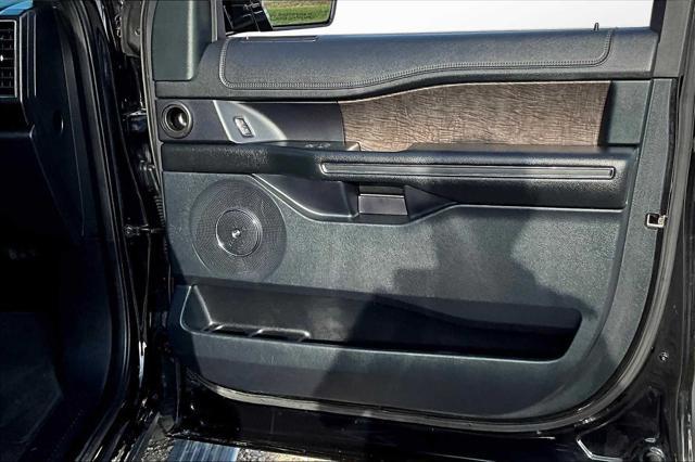 Photo of 2021 Agate Black Metallic Ford Expedition