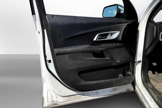 Photo of 2016 Summit White Chevrolet Equinox