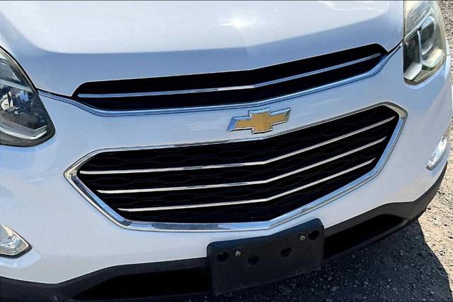 Photo of 2016 Summit White Chevrolet Equinox