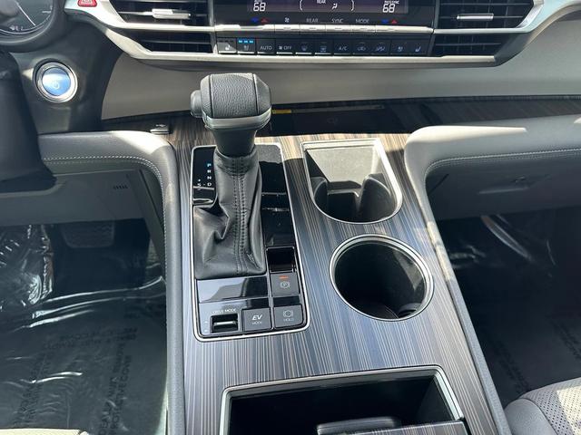 Photo of 2021 Blizzard Pearl Toyota Sienna