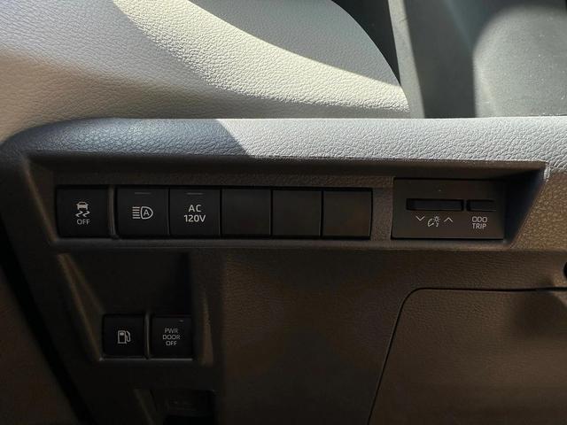 Photo of 2021 Blizzard Pearl Toyota Sienna