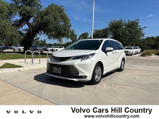 Photo of 2021 Blizzard Pearl Toyota Sienna