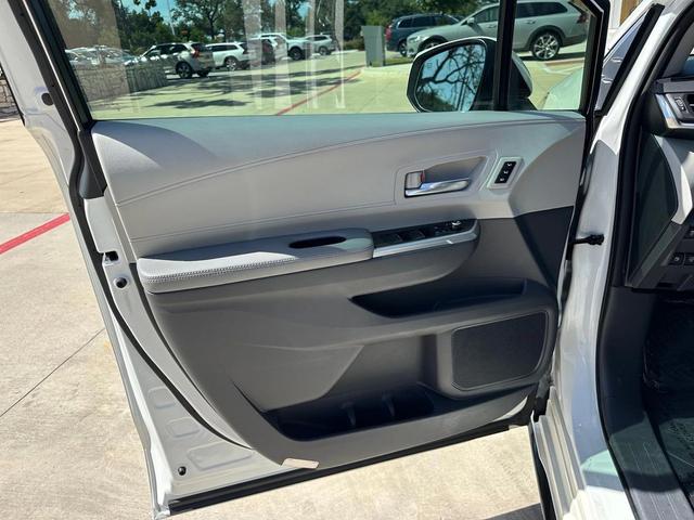Photo of 2021 Blizzard Pearl Toyota Sienna