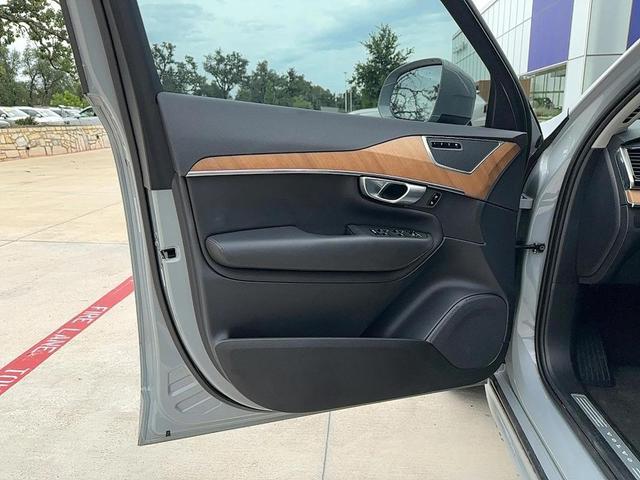 Photo of 2024 Vapour Grey Metallic Volvo XC90