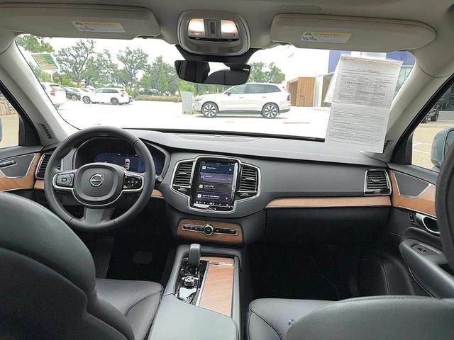Photo of 2024 Vapour Grey Metallic Volvo XC90