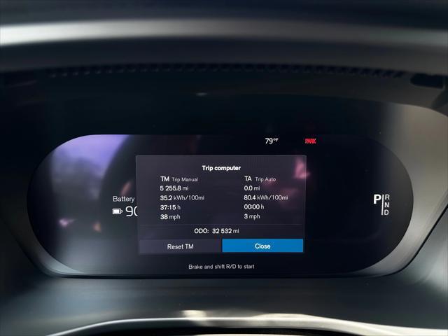 Photo of 2023 Crystal White Volvo C40 Recharge Pure Electric