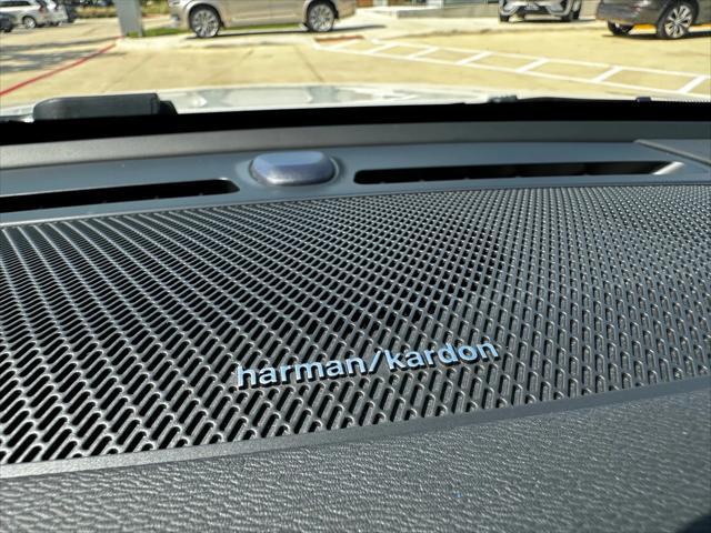 Photo of 2023 Crystal White Volvo C40 Recharge Pure Electric