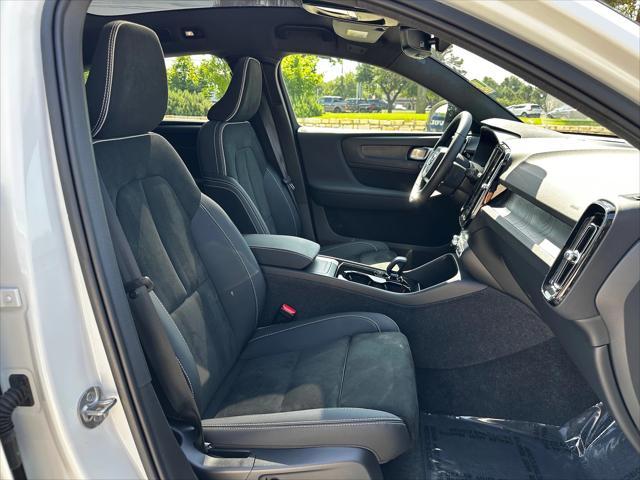 Photo of 2023 Crystal White Volvo C40 Recharge Pure Electric