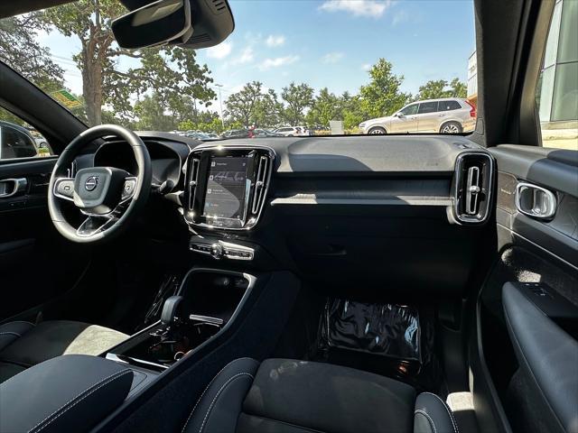 Photo of 2023 Crystal White Volvo C40 Recharge Pure Electric