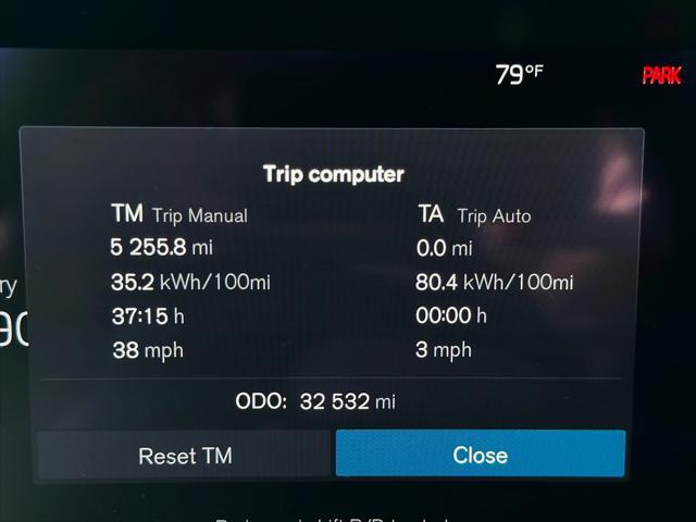 Photo of 2023 Crystal White Volvo C40 Recharge Pure Electric