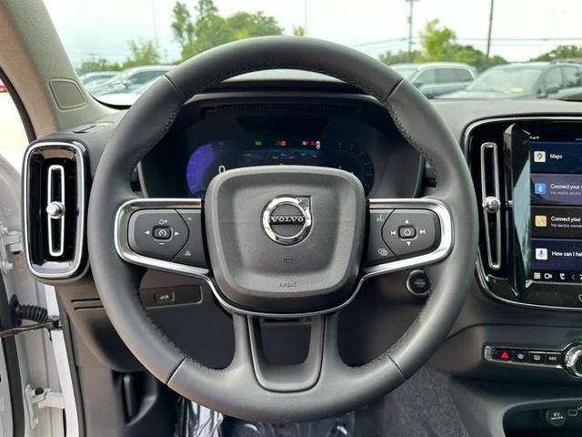 Photo of 2024 Crystal White Volvo XC40