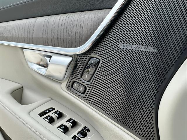 Photo of 2024 Onyx Black Volvo S90 Recharge Plug-In Hybrid
