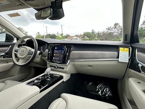 Photo of 2024 Onyx Black Volvo S90 Recharge Plug-In Hybrid