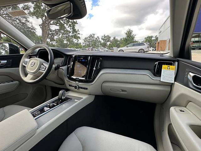 Photo of 2025 Denim Blue Metallic Volvo XC60