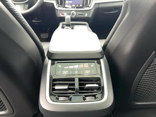 Photo of 2023 Onyx Black Volvo V90 Cross Country