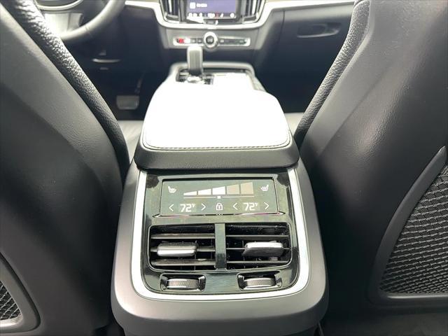 Photo of 2023 Onyx Black Volvo V90 Cross Country