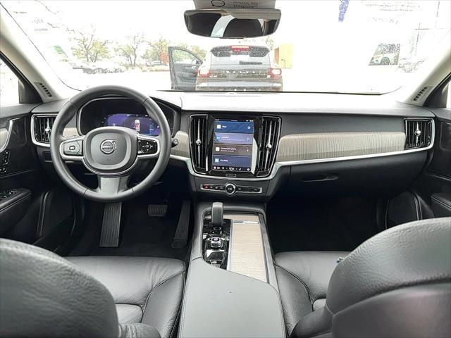 Photo of 2023 Onyx Black Volvo V90 Cross Country