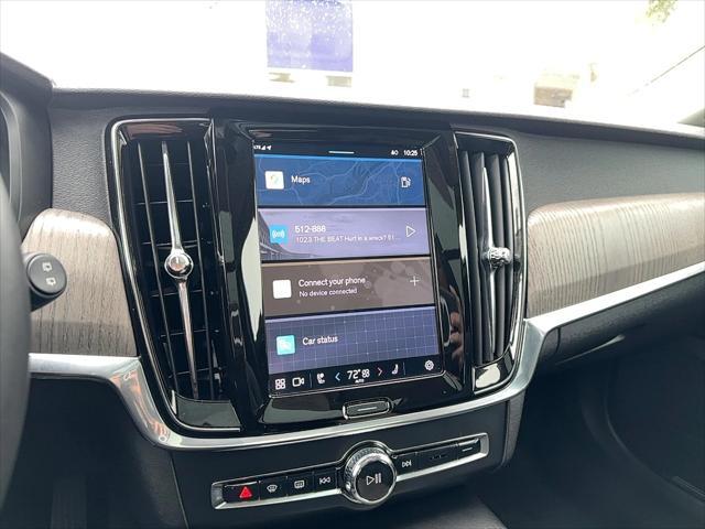 Photo of 2023 Onyx Black Volvo V90 Cross Country