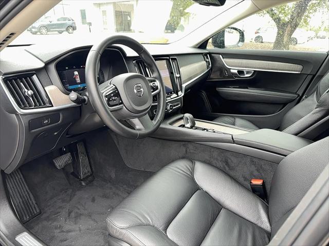 Photo of 2023 Onyx Black Volvo V90 Cross Country
