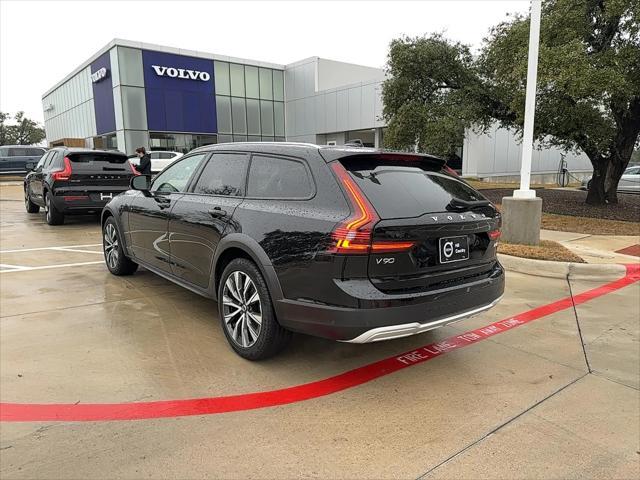 Photo of 2023 Onyx Black Volvo V90 Cross Country