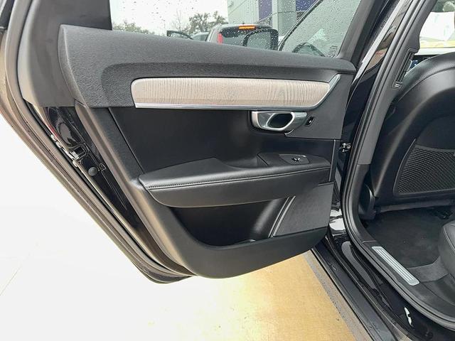 Photo of 2023 Onyx Black Volvo V90 Cross Country