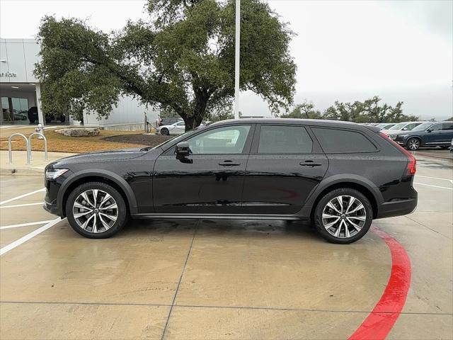 Photo of 2023 Onyx Black Volvo V90 Cross Country