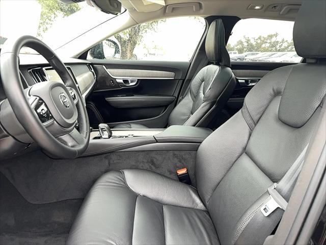 Photo of 2023 Onyx Black Volvo V90 Cross Country