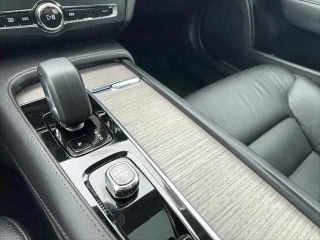 Photo of 2023 Onyx Black Volvo V90 Cross Country