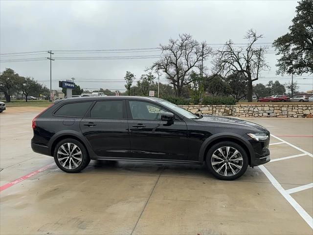 Photo of 2023 Onyx Black Volvo V90 Cross Country