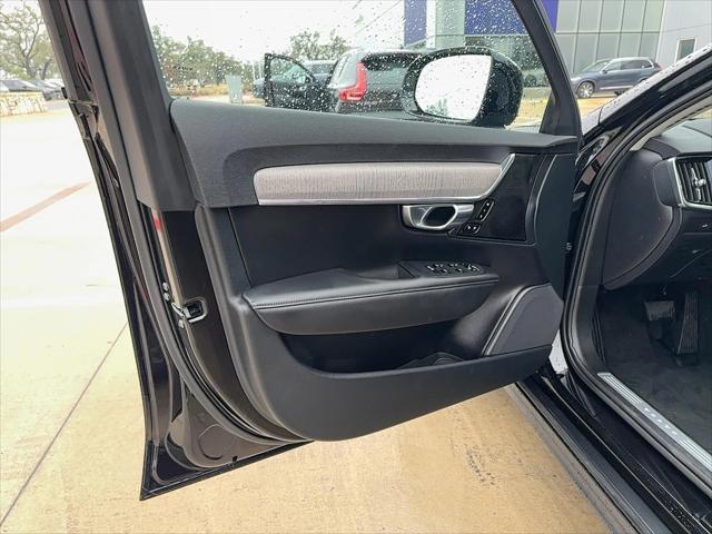 Photo of 2023 Onyx Black Volvo V90 Cross Country