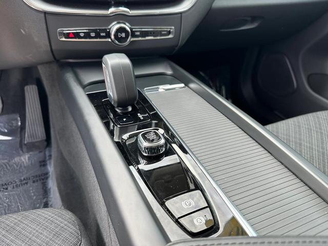 Photo of 2024 Platinum Gray Volvo XC60