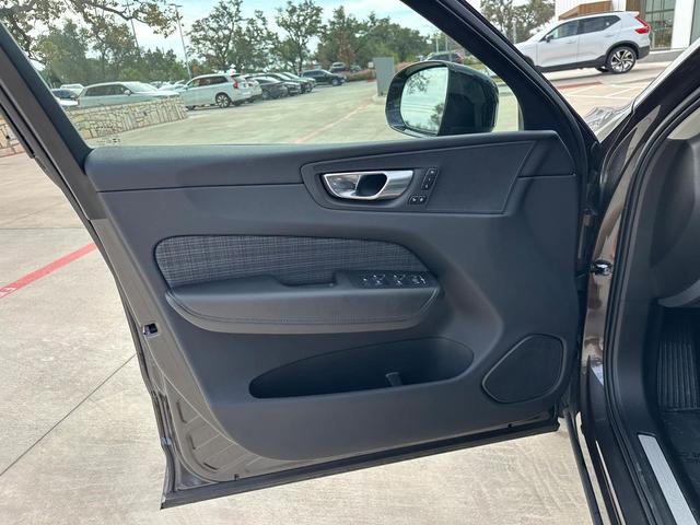 Photo of 2024 Platinum Gray Volvo XC60