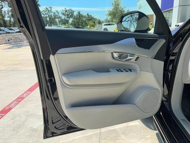 Photo of 2018 Onyx Black Volvo XC90