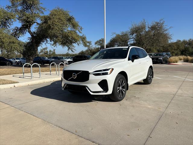 Photo of 2025 Crystal White Volvo XC60