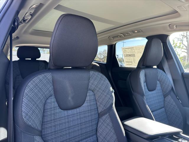 Photo of 2025 Crystal White Volvo XC60
