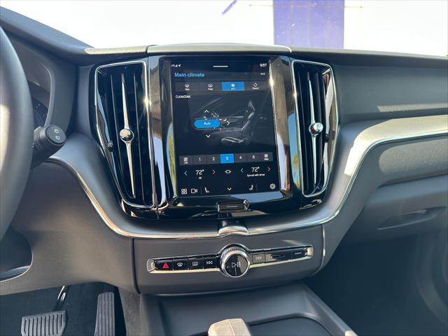Photo of 2025 Crystal White Volvo XC60