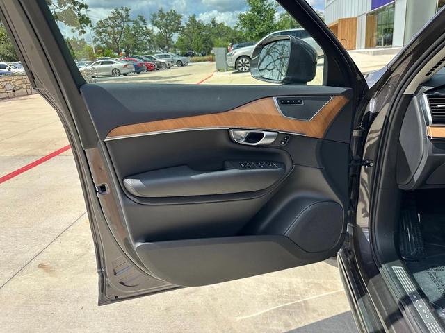 Photo of 2024 Platinum Grey Metallic Volvo XC90