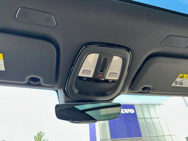 Photo of 2026 Crystal White Volvo XC60