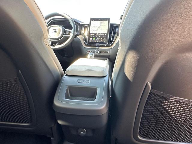 Photo of 2026 Crystal White Volvo XC60