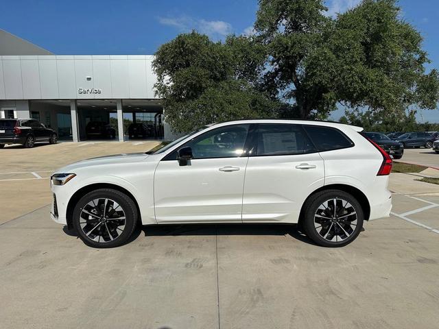 Photo of 2026 Crystal White Volvo XC60