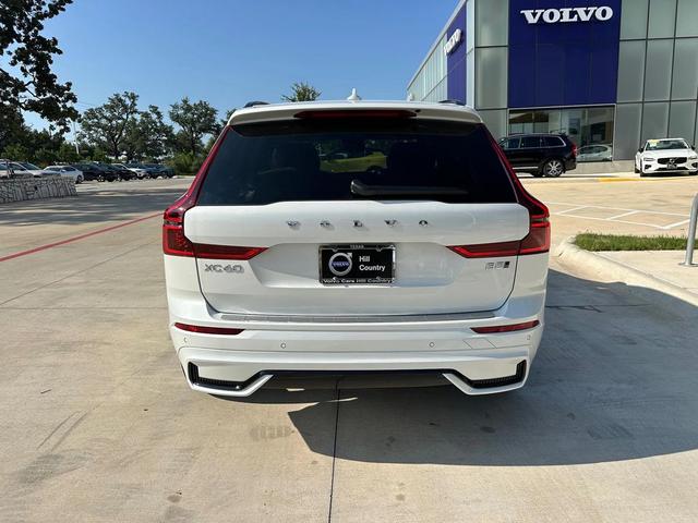 Photo of 2026 Crystal White Volvo XC60