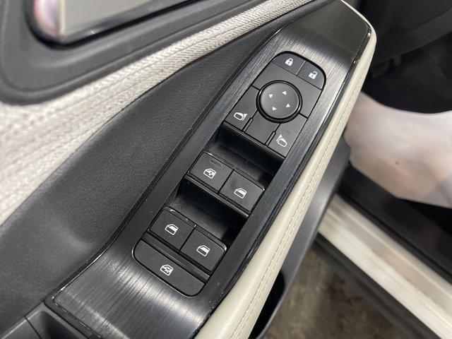 Photo of 2023 Pearl White Tricoat Nissan Rogue