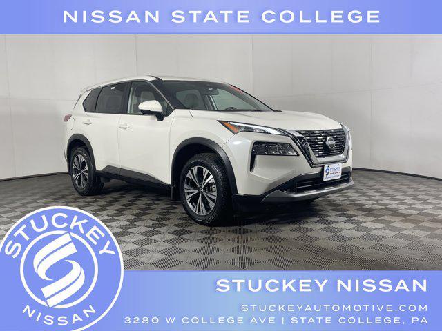 Photo of 2023 Pearl White Tricoat Nissan Rogue