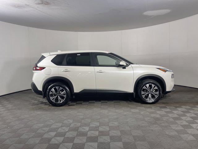 Photo of 2023 Pearl White Tricoat Nissan Rogue