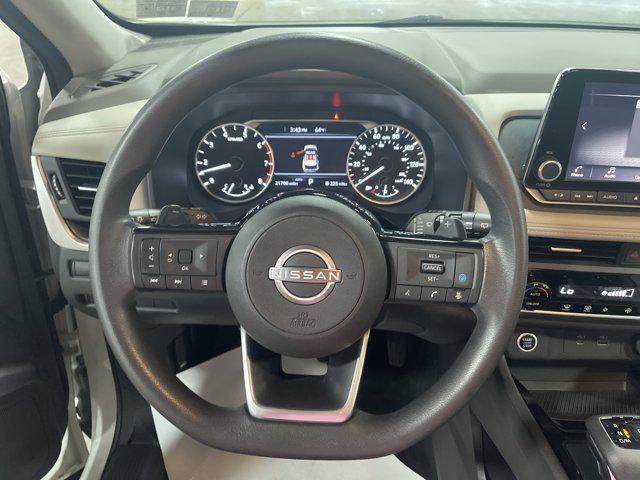 Photo of 2023 Pearl White Tricoat Nissan Rogue