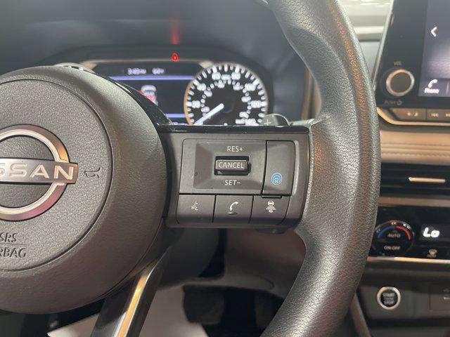 Photo of 2023 Pearl White Tricoat Nissan Rogue