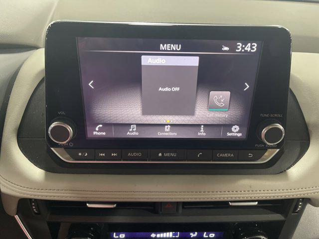 Photo of 2023 Pearl White Tricoat Nissan Rogue