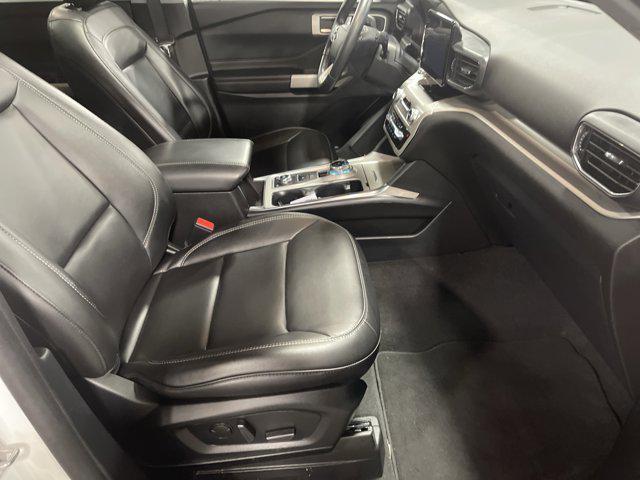 Photo of 2022 Star White Metallic Tri-Coat Ford Explorer
