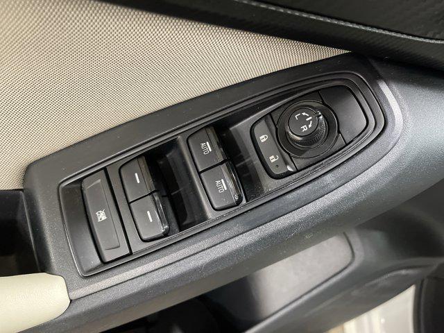 Photo of 2023 Crystal White Pearl Subaru Impreza