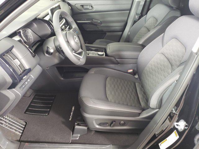Photo of 2025 Super Black Nissan Pathfinder